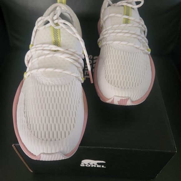 Sorel kinetic lace up sneakers. Sz 9.5 - Picture 7 of 8